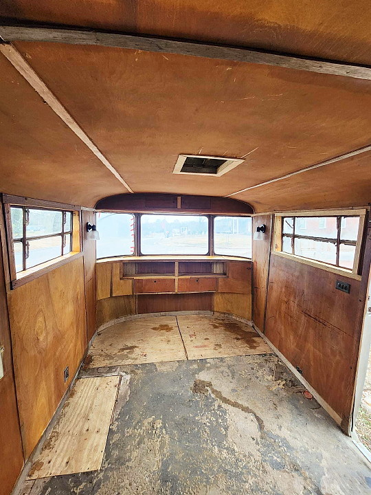 33ft_spartan_mansion_trailer_1946_interior3.jpg