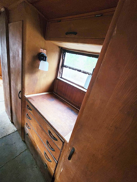 33ft_spartan_mansion_trailer_1946_interior4.jpg