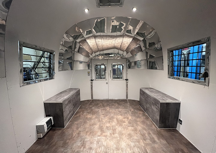 13ft_Airstream_Bambini_Custom_1950s_interior1.jpg