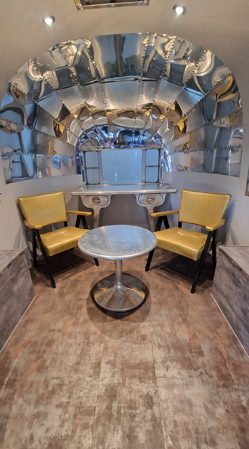 13ft_Airstream_Bambini_Custom_1950s_moebel.jpg 13ft_Airstream_Bambini_Custom_1950s_moebel.jpg