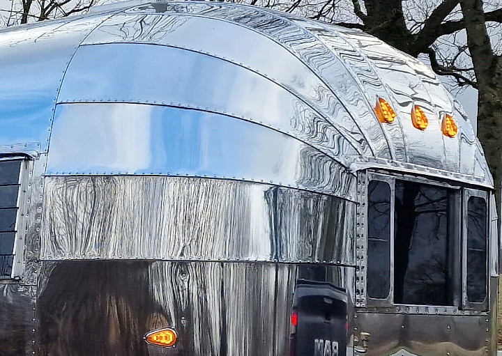 13ft_Airstream_Bambini_Custom_1950s_new_skins.jpg 13ft_Airstream_Bambini_Custom_1950s_new_skins.jpg