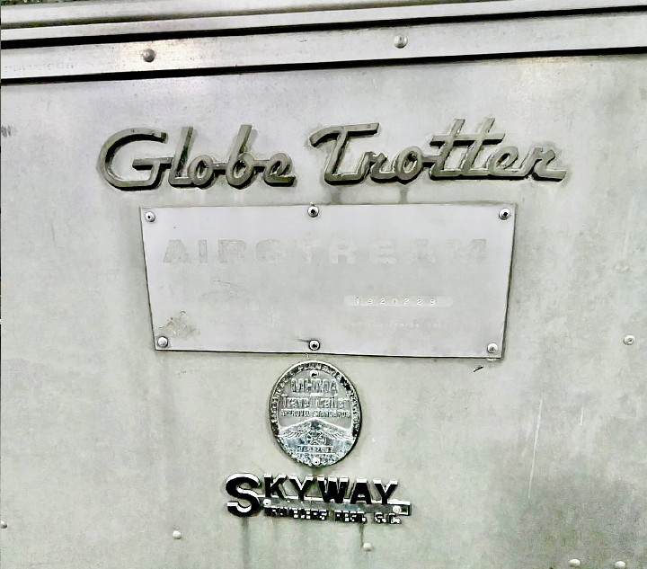 19ft_Airstream_1963_outside_sign.jpg