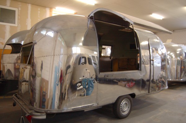 1961_Airstream_Globetrotter_Catering_Unit_1961.jpg