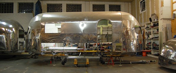 22ft_Clipper_Body_Silver_Streak_door.jpg