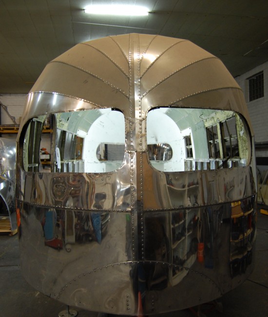 22ft_Clipper_Body_Silver_Streak_frontsite.jpg