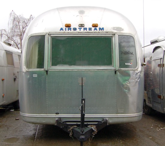 72_Airstream_Safari_A.jpg