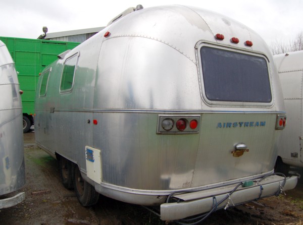 72_Airstream_Safari_C.jpg