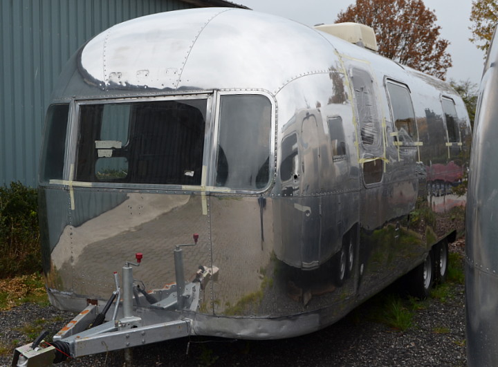 25ft_Airstream_Tradewind_69_hochglanz_vorpoliert.jpg