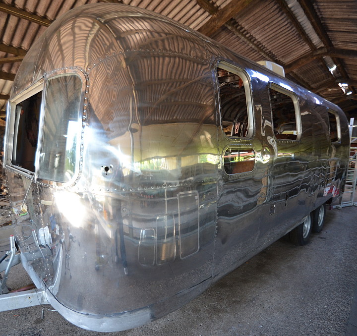 25ft_Tradewind_72_Aluminiumaufbereitung_u_Vorpolierung_abgeschlossen_03_Aug_2011.jpg