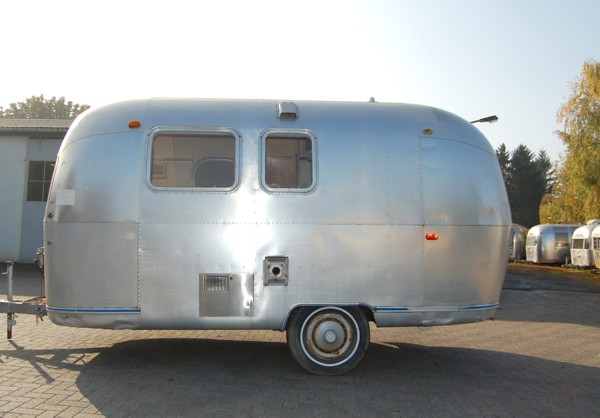 69_Airstream_Caravel_a.jpg