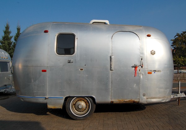 69_Airstream_Caravel_b.jpg