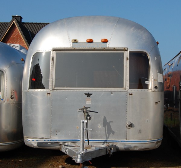 69_Airstream_Caravel_e.jpg