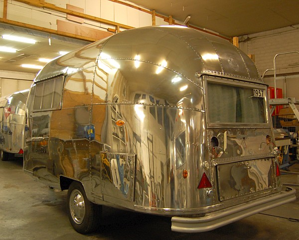 16_Foot_Airstream_Bubble_1957_b.jpg