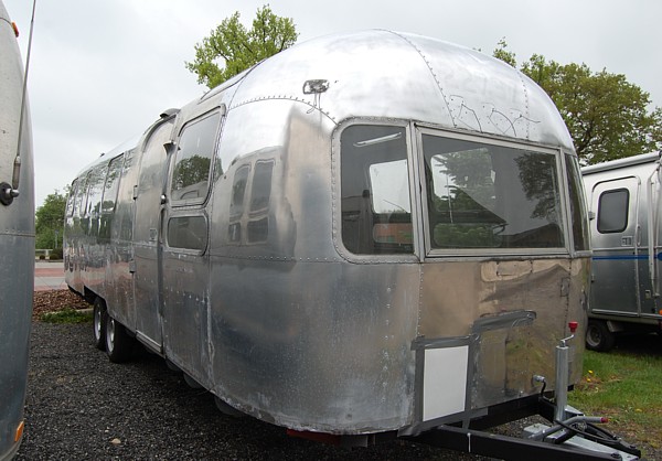 31_ft_Sovereign_Airstream_70s.jpg