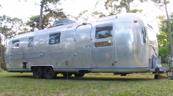 Airstream_Sovereign_1970_b.jpg