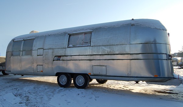 30ft_airstream_sovereign_1966_a.jpg