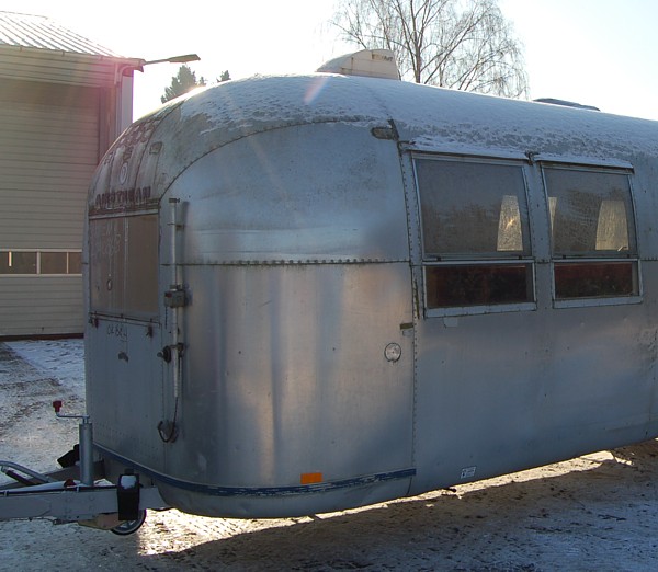 30ft_airstream_sovereign_1966_d.jpg