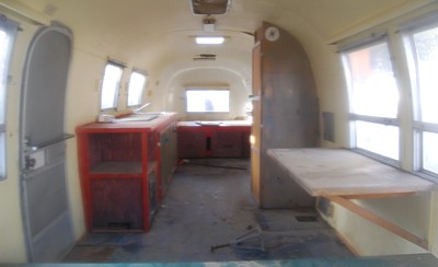 Airstream_Sovereign_Pending_1968_int_rear.jpg