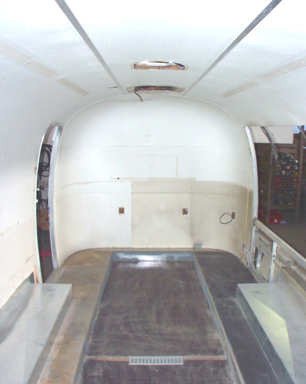 76_Argosy_Airstream_Trailer_lowered_floor.jpg