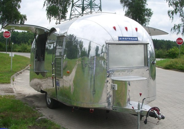 Airstream_Catering_Anhaenger.jpg