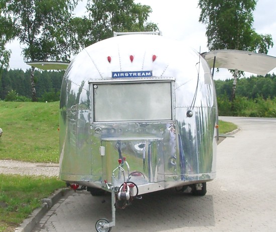 Airstream_Catering_Anhaenger_b.jpg