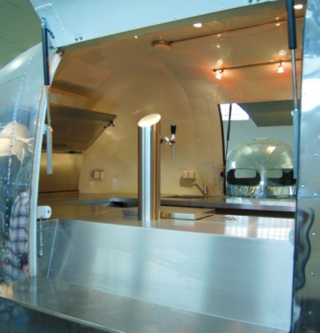 Airstream_Catering_Anhaenger_f.jpg