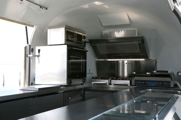 Airstream_Catering_Anhaenger_h.jpg