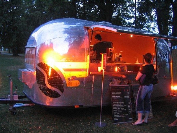 58_Coffee_Trailer_18ft_a.jpg