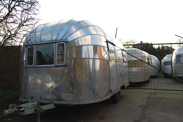 51_Airstream_Clipper_18ft_ready_to_customize.jpg