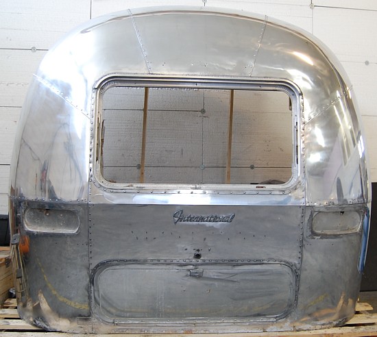 27ft_Airstream_Overlander_69_rear_cap.jpg