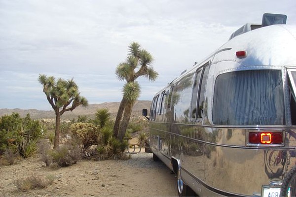 Airstream_American_Motorhome_Classic_like_CCD_c.jpg