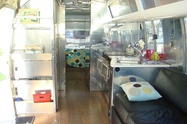 Airstream_American_Motorhome_Classic_like_CCD_k.jpg