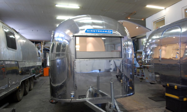 16_Airstream_Bambi_Snack_Bar_front.jpg
