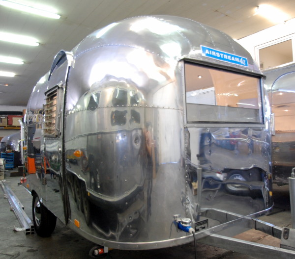 16_Airstream_Bambi_Snack_Bar_site.jpg