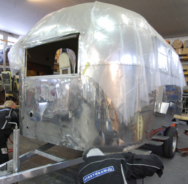 16_airstream_bambi_hochzeit.jpg