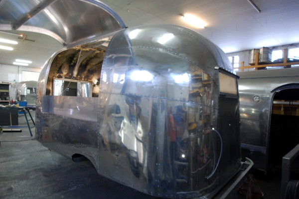 16ft_airstream_bambi_I_bar_a.jpg