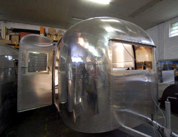 16ft_airstream_bambi_I_bar_b.jpg