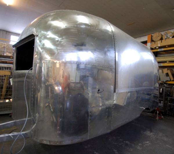 16ft_airstream_bambi_I_bar_c.jpg