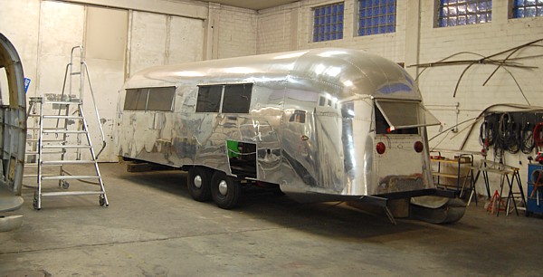 28ft_Airstream_Ambassador_1959_Cult_Caravan.jpg