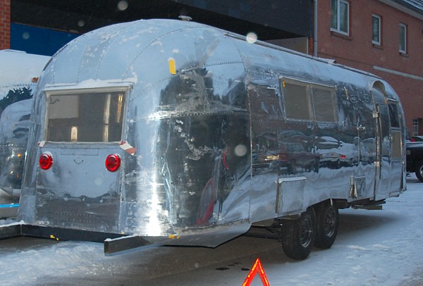 28ft_Airstream_Ambassador_1959_Cult_Caravan_b.jpg