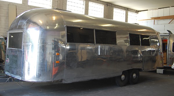 28ft_airstream_ambassador_1959_b.jpg