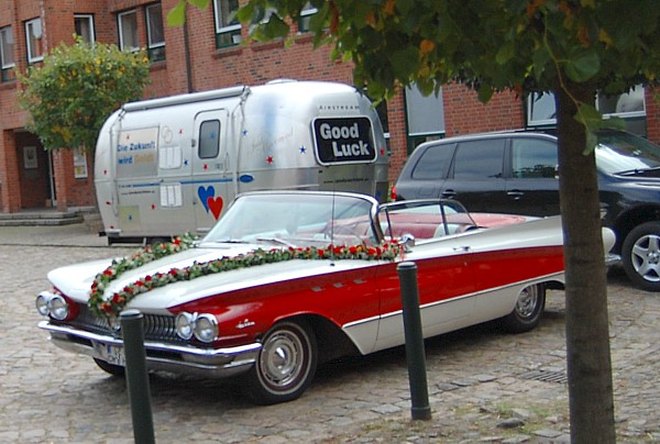 weddingmobiles_b.jpg