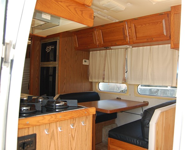 34ft_Airstream-Classic_Excella_1000_1994_f.jpg