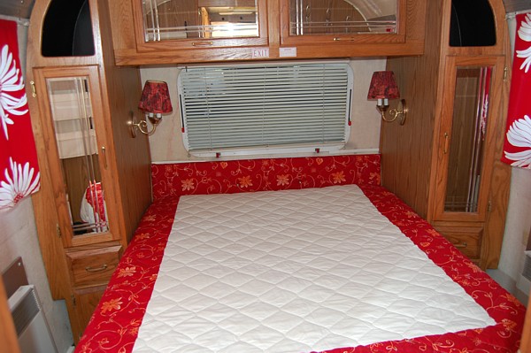 34ft_Airstream-Classic_Excella_1000_1994_o.jpg