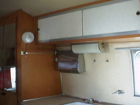 Airstream_Globetrotter_68_20ft_interior_cabinet.jpg