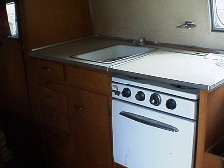 Airstream_Globetrotter_68_20ft_interior_kitchen.jpg