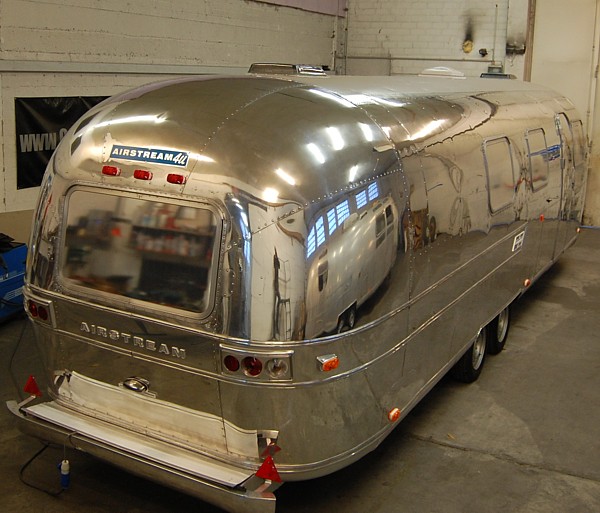 31ft_airstream_poliert.jpg