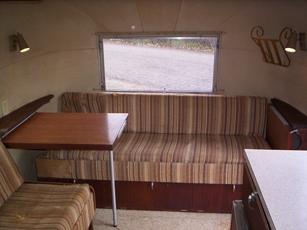 1965_airstream_caravell_17ft_interior_b.jpg