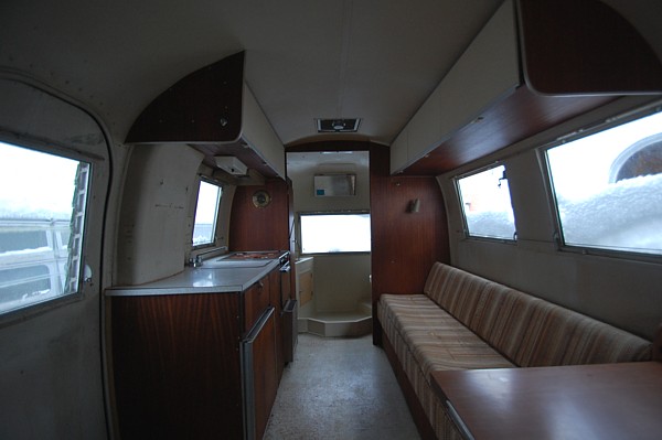1965_airstream_caravell_17ft_interior_c.jpg