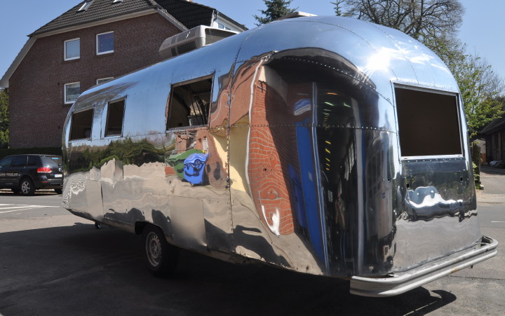 24ft_1961_Airstream_Klassiker_Hochglanz_li.jpg